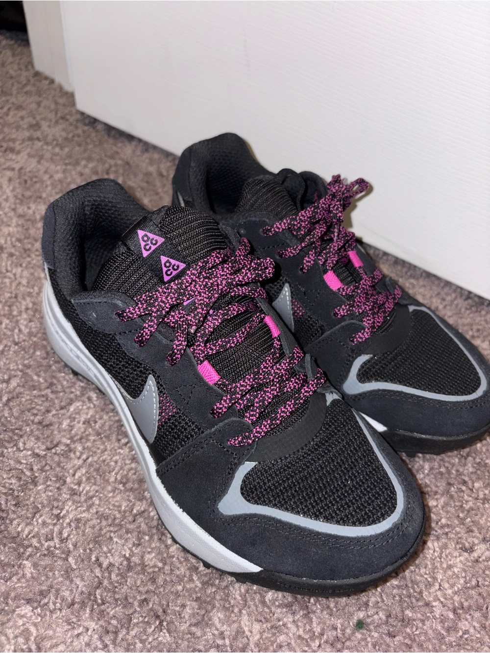 Nike ACG Lowcate Shoes - Picture 2 of 5